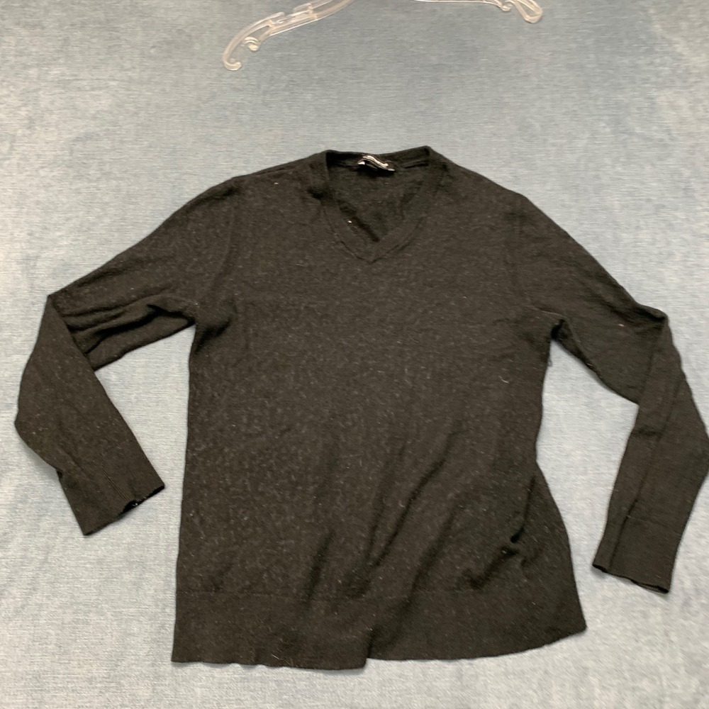 Express Sweater Womens Medium Black Wool Knit V-Neck Long Sleeve Pullover Winter